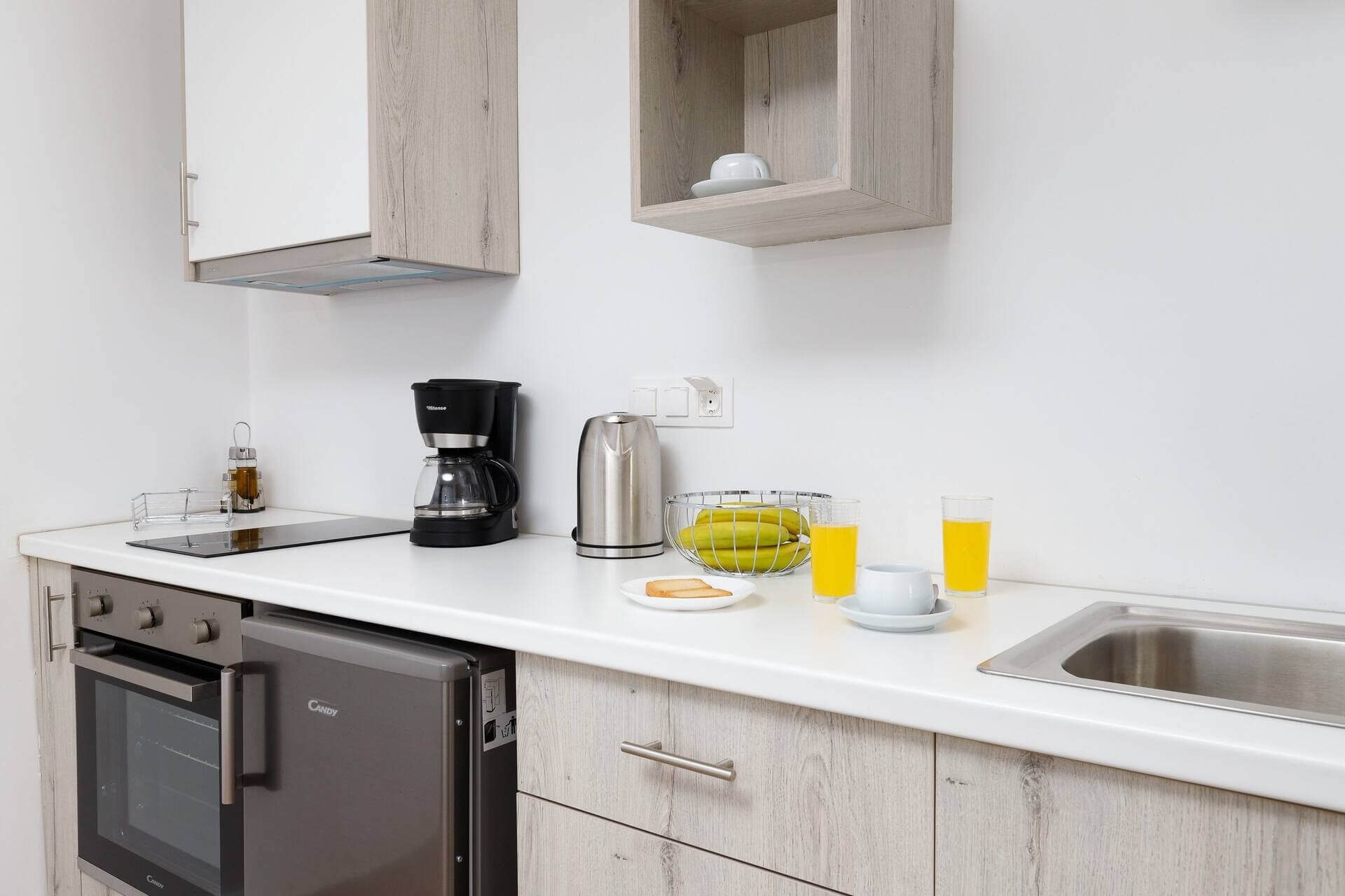  Brand new studio apartment featuring a shared pool and breathtaking river view.